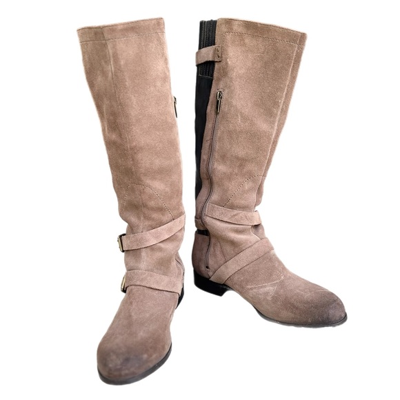 UGG Women's Tan Winter Boots - Picture 1 of 12